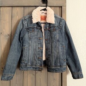 Women's Levi's® Original Sherpa Trucker Jacket - Fitted Medium-Wash Denim Size M